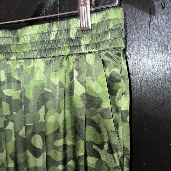 CAMI NYC Revolve The Sadie Pant in Camo Green 100% Silk Pull On Joggers XS - Picture 6 of 12